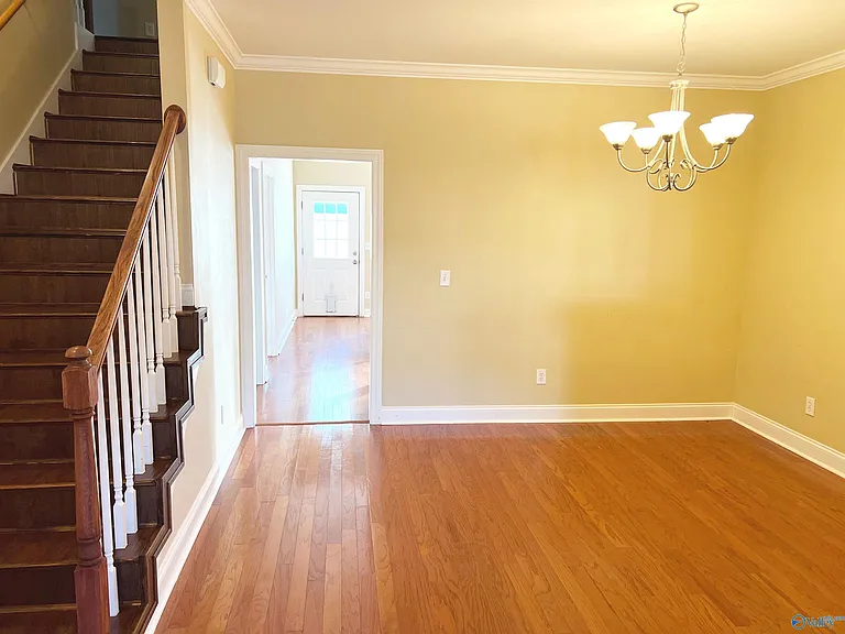 470 Shamrock Dr — Photo 7