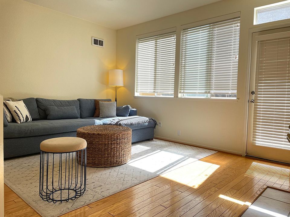 Roomy & bright living area