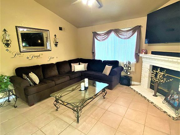 3rd image of 301 Baneberry Ct