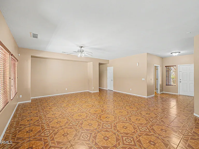 5329 W La Salle St — Photo 10