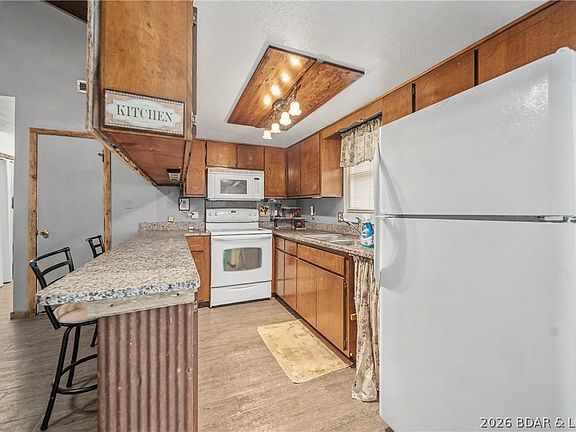 4th image of 228 Basswood Rd