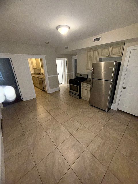 1st image of 187 Lafayette St #2