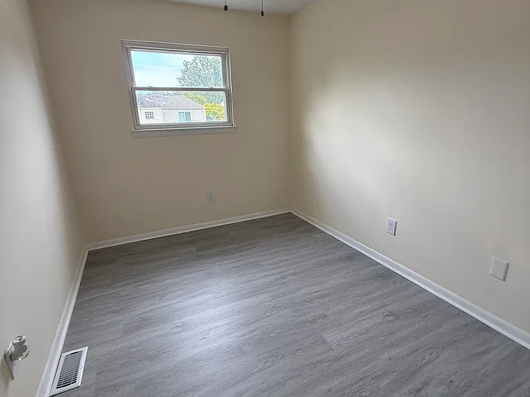 717 Tilden Pl — Photo 10