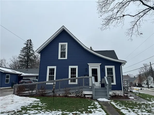 441-443 E Friendship St, Medina, OH 44256