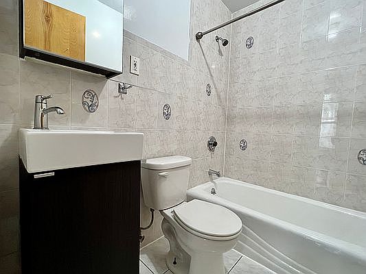 5th image of 26 E 127th St APT 2F