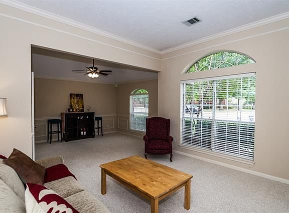 4th image of 2305 Maryanne Ln