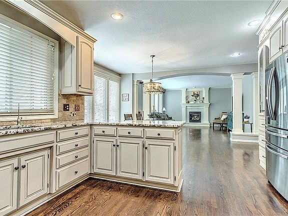 2nd image of 229 NE Misty Meadow Dr