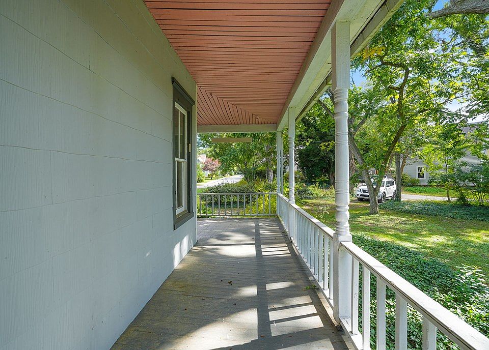 13th image of 11 Parker St
