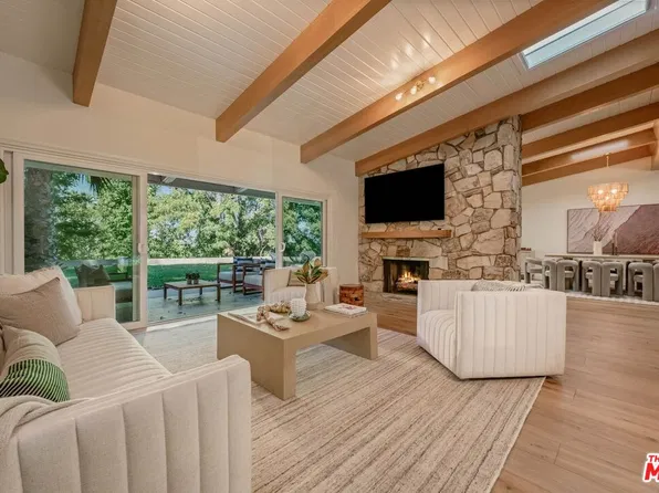 5618 Wilhelmina Ave, Woodland Hills, CA 91367
