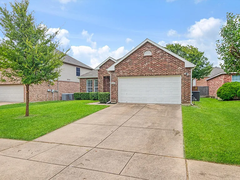 2405 Itasca Dr — Photo 2