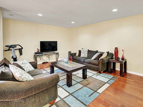 4th image of 300 Village Cir Unit 302