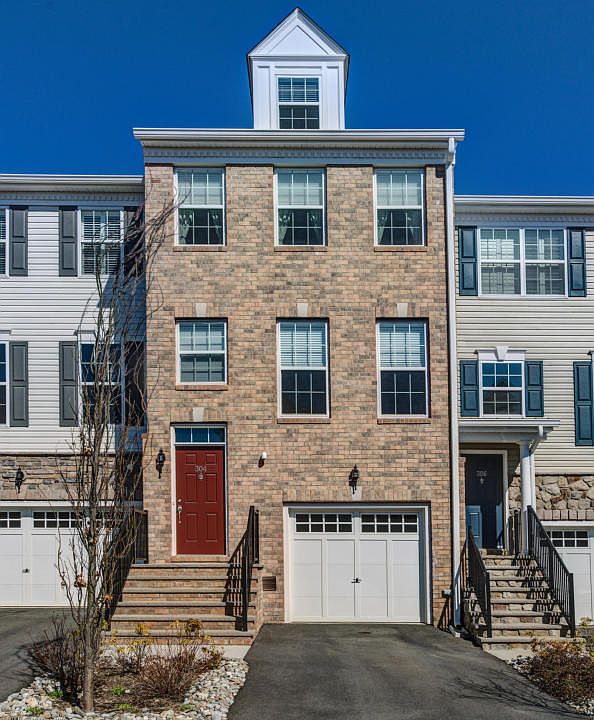 1st image of 304 Princeton Ct
