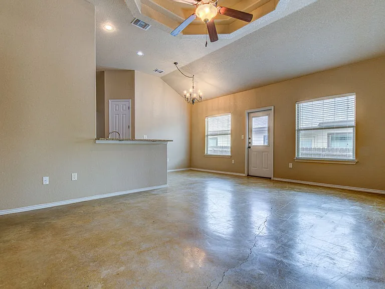1042 Carolyn Cv — Photo 3