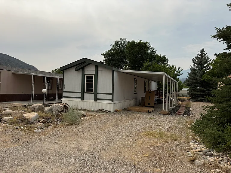 930 Elm Dr — Photo 2