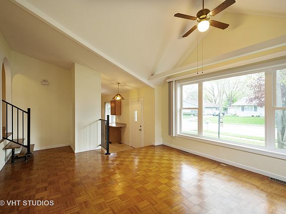 2nd image of 946 Winthrop Ct