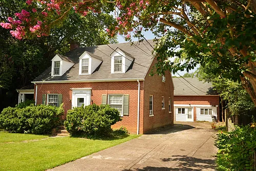 109 Piedmont Ave N Photo 1