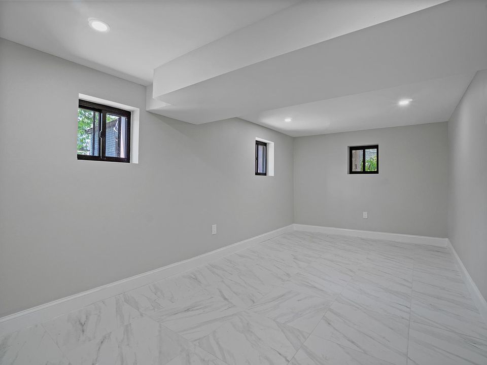 1st image of 4062 Hill Ave #2