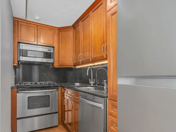 220 East 54th Street image 8 of 18