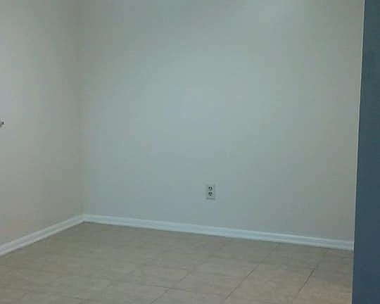 4th image of 2726 Acorn Dr