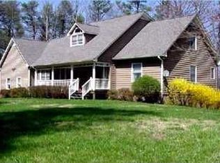 318 Nonquit Hills Dr, Cleveland, GA 30528