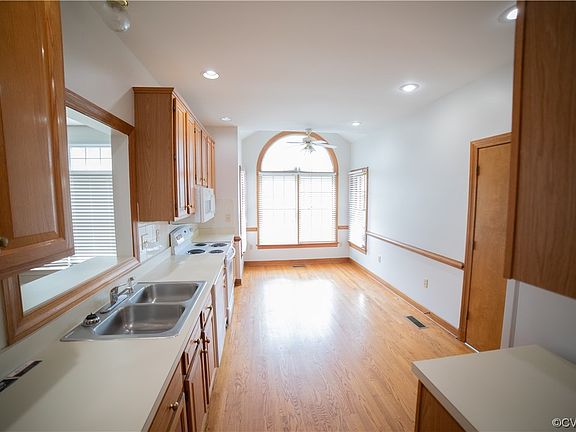 3rd image of 4903 Crispin Ct