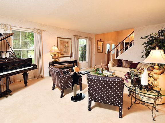 5th image of 904 Dominion Dr