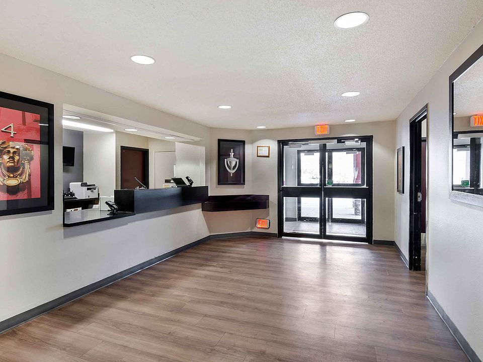 Lobby and Guest Check-in