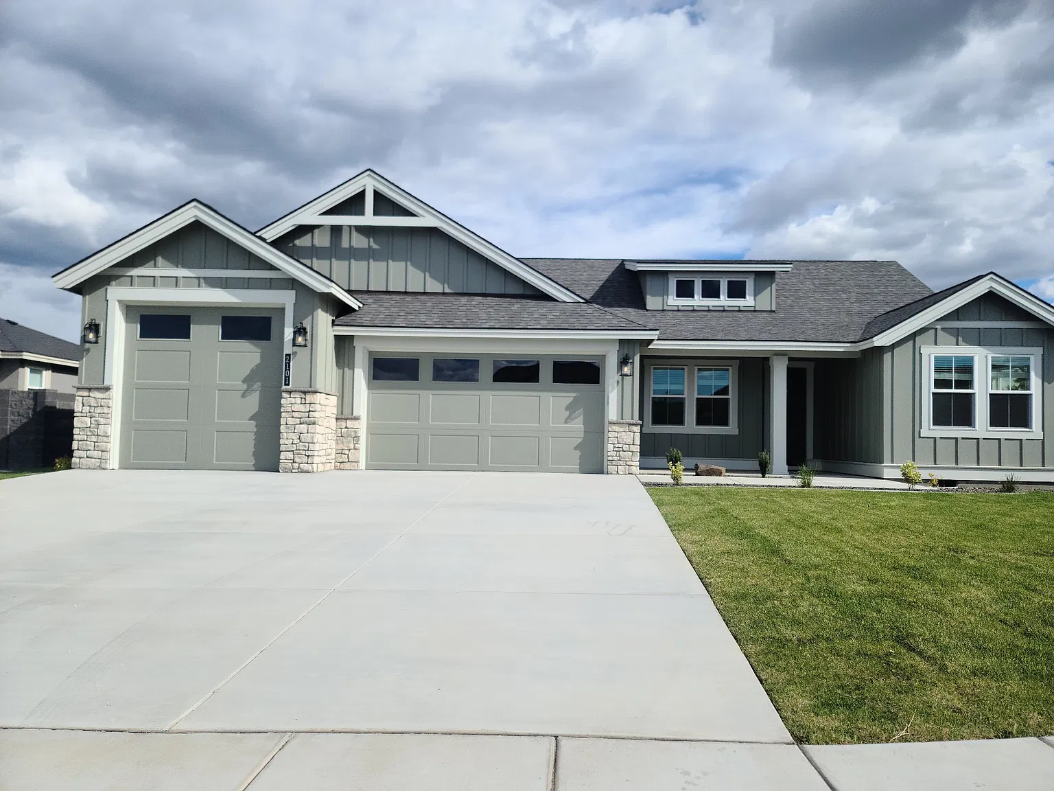 4 bed, 2411 sqft, $3,850 — Photo 1