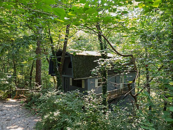 5th image of 270 Summer Ln