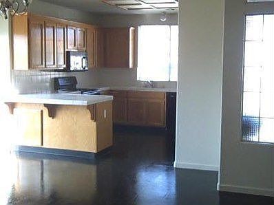 3rd image of 300 Rosalie Ct