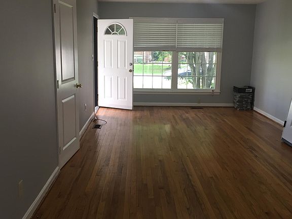 4th image of 2300 Woodmont Dr APT B