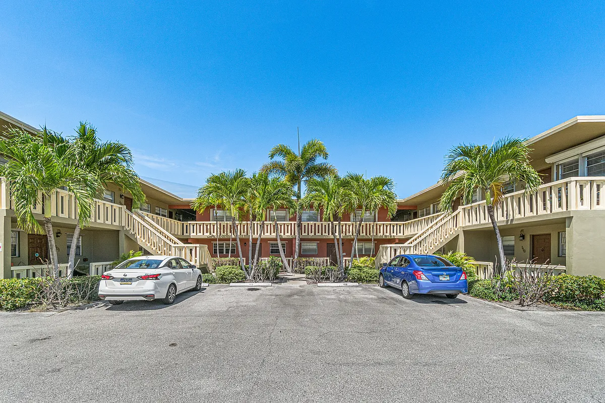 Building Photo - 305 E Ocean Ave #203