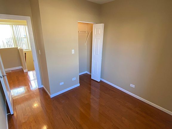 5th image of 2726 W Lunt Ave APT 1E