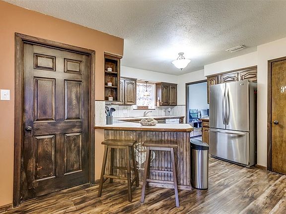 4th image of 2806 Brookcrest Dr