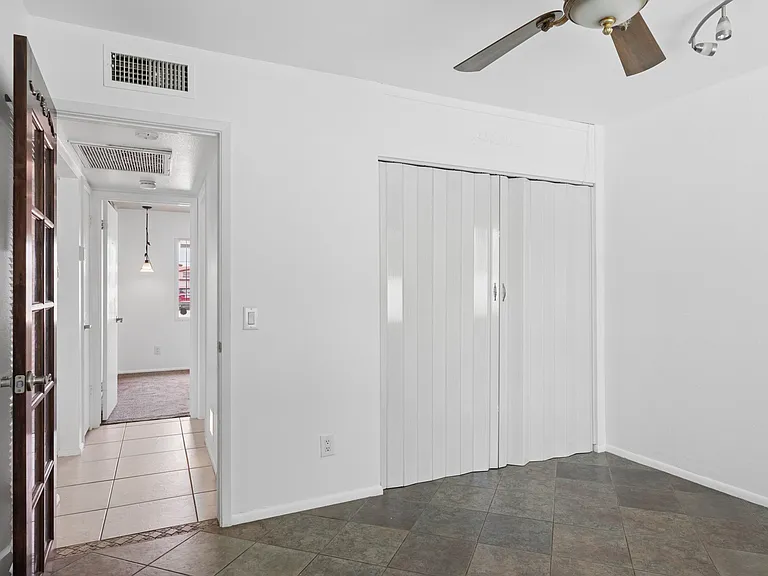 2319 E Loma Vista Dr — Photo 23