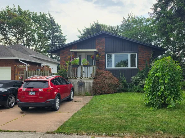 49 Ursula Ave, Saint Catharines, ON L2T 1T2