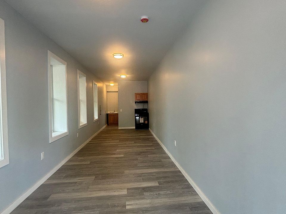 2nd image of 101 W Broadway #2