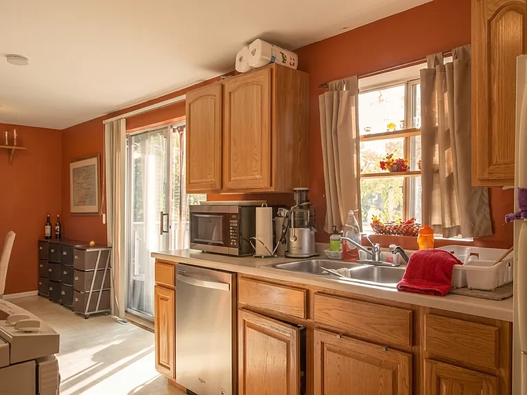 700 Jamesville Ave — Photo 3