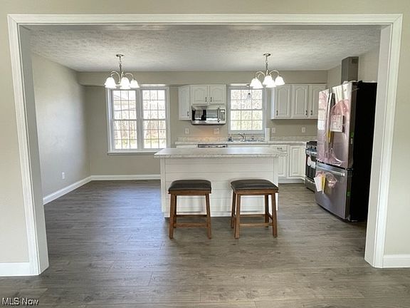 3rd image of 387 S Maple Dr