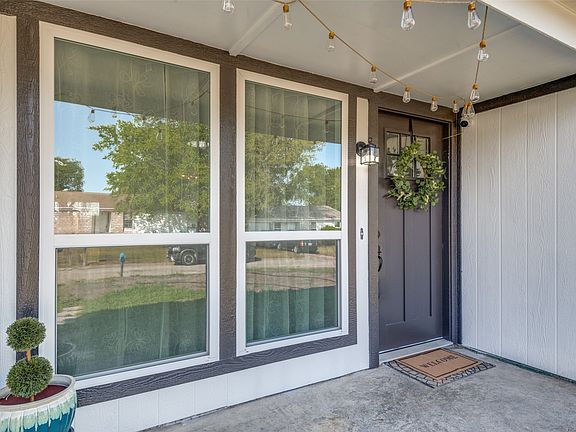 5th image of 208 Woodgrove St