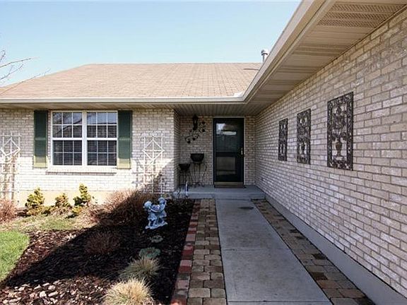 3rd image of 2064 Macintosh Ln