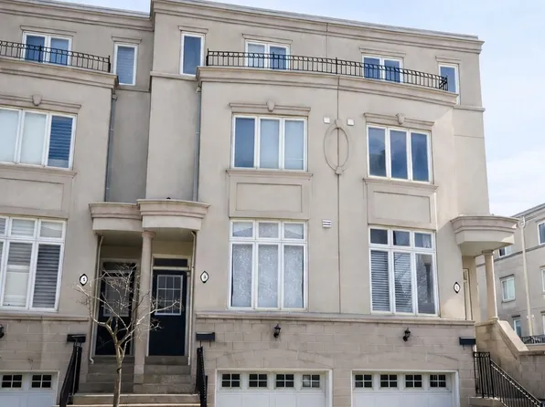 3 English Garden Way, Toronto, ON M2M 4M4