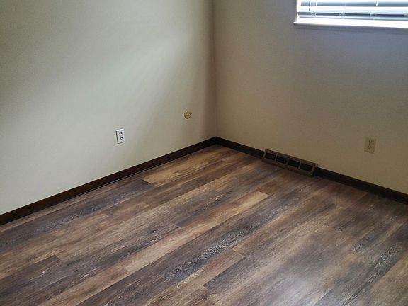3rd image of 1477 Hall Ct