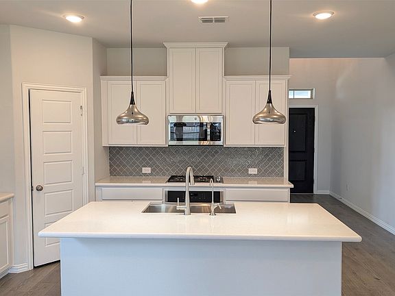 4th image of 1116 Azure Ln