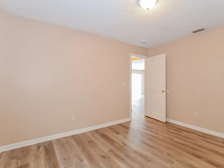 310 Country Lakes Cir — Photo 12