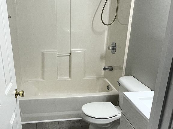 3rd image of 120 Karen Ct