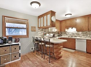 1211 Shryer Ave E, Maplewood, MN 55109