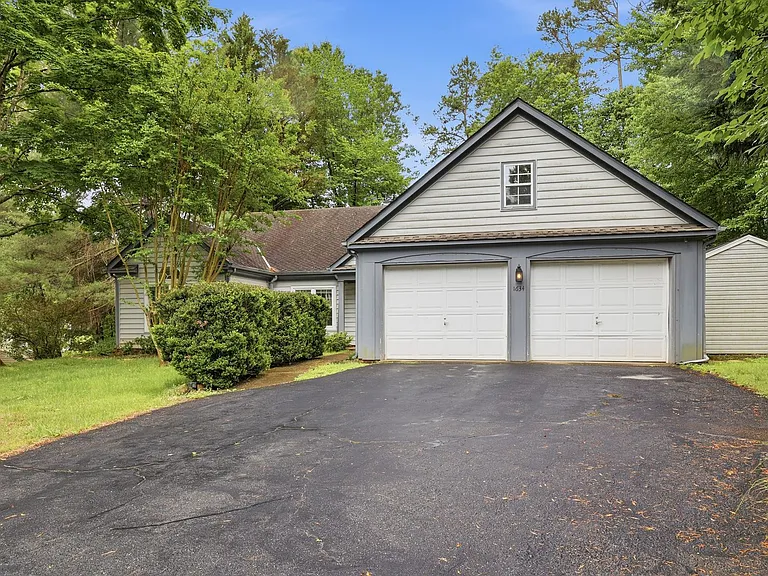 1634 Brightfield Pl — Photo 32