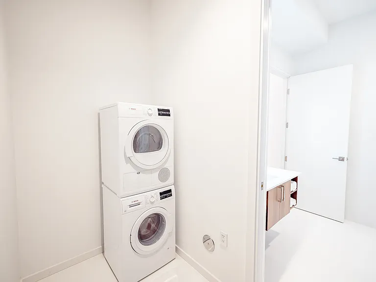 400 Old Woodward Ave #306 — Photo 3
