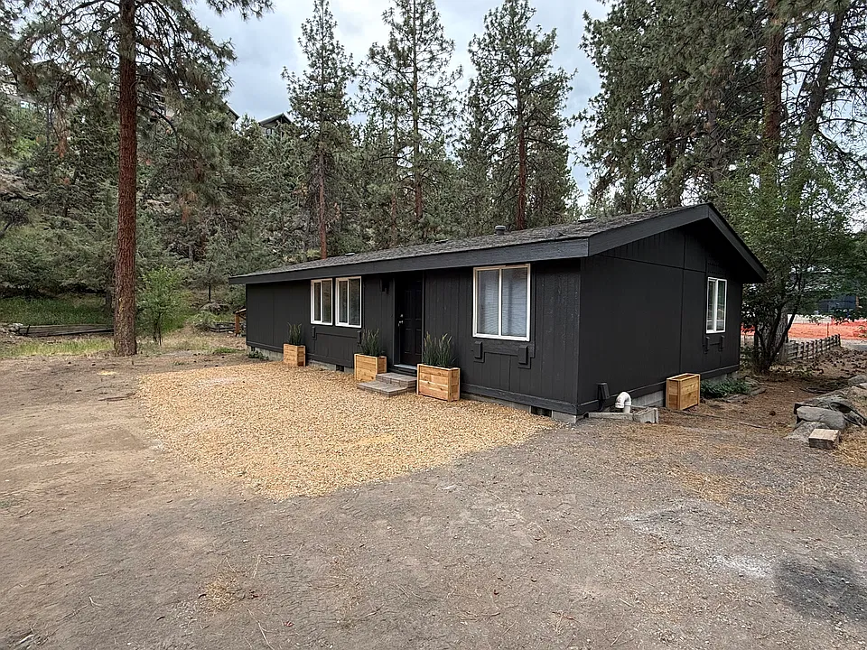 20011 Alderwood Cir